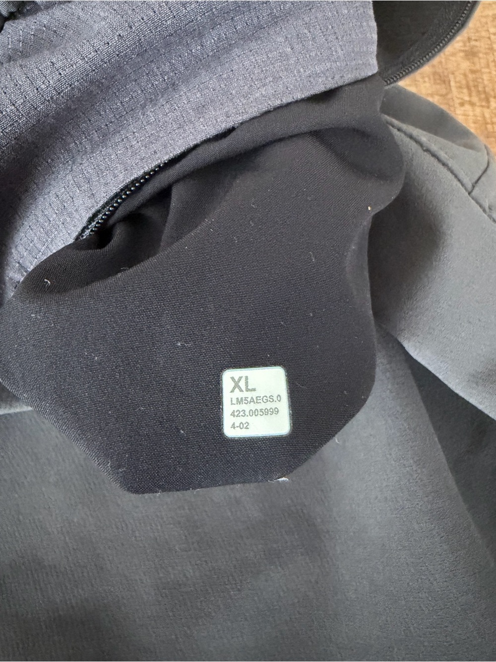 Lululemon License to Train Joggers - Picture 7 of 7